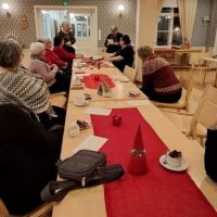 Vuosi-2025 M-R_lukee_omaa_runoa